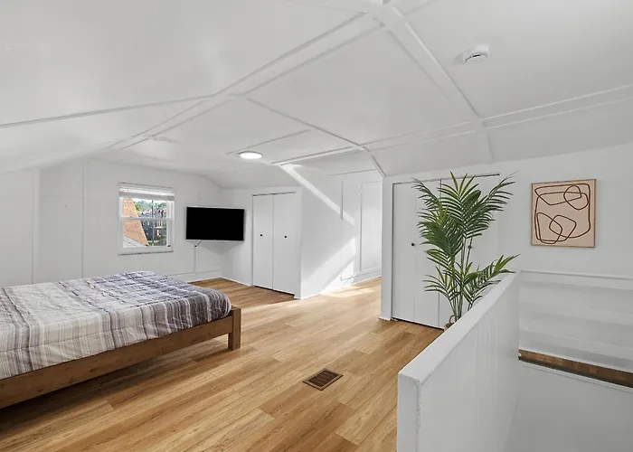 Bloomfield, Shadyside !D Spacious And Unique Bright Private Bedroom With Shared Bathroom